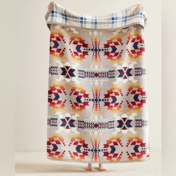 Brand New! Pendleton Reversible Plush Throw -Legend Lake Gray - Picture 2 of 6